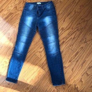 Jeans w/ light front bleaching